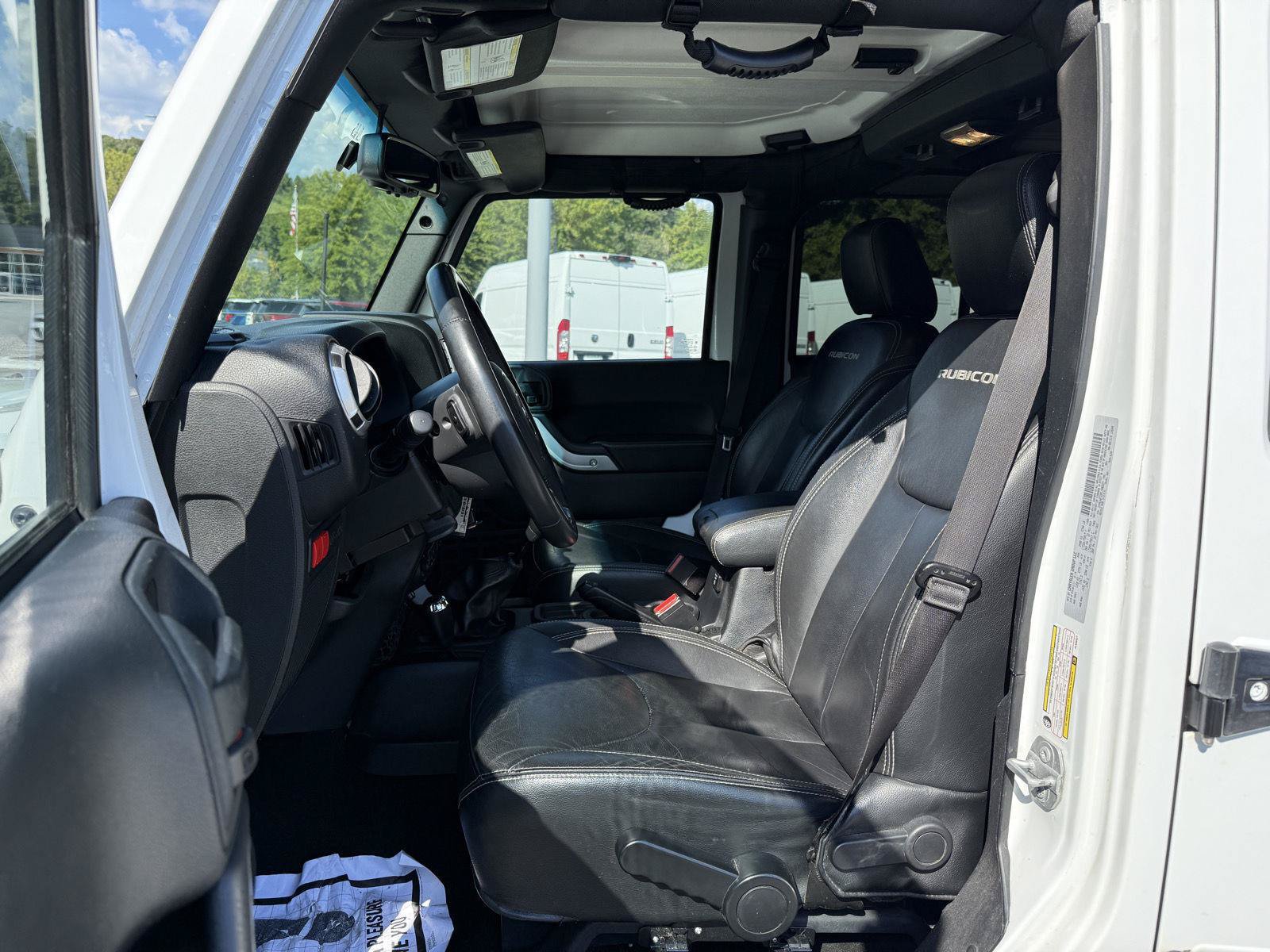 Used 2015 Jeep Wrangler Unlimited Rubicon AWD/4WD image 12