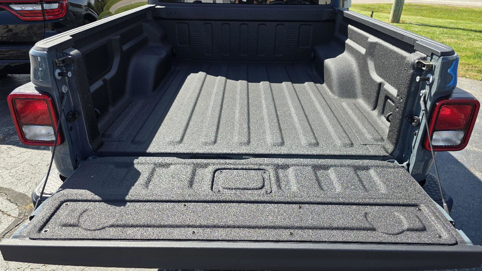 New 2025 Jeep Gladiator Sport image 30