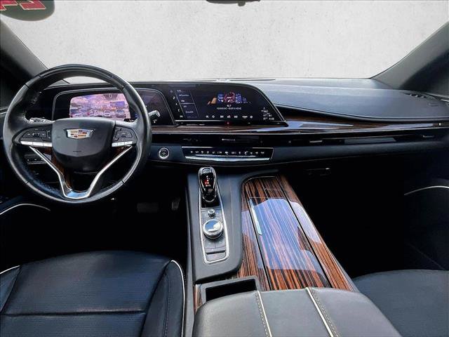 Used 2024 Cadillac Escalade Premium Luxury AWD/4WD image 15