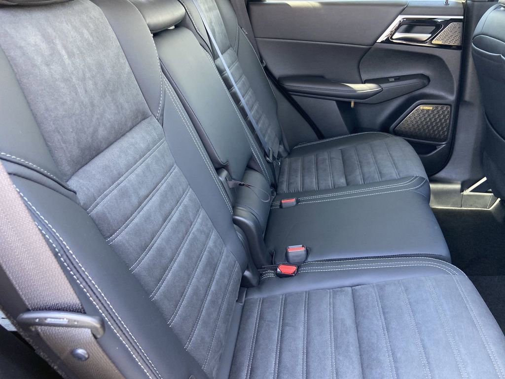New 2026 Mitsubishi Outlander SE FWD image 24