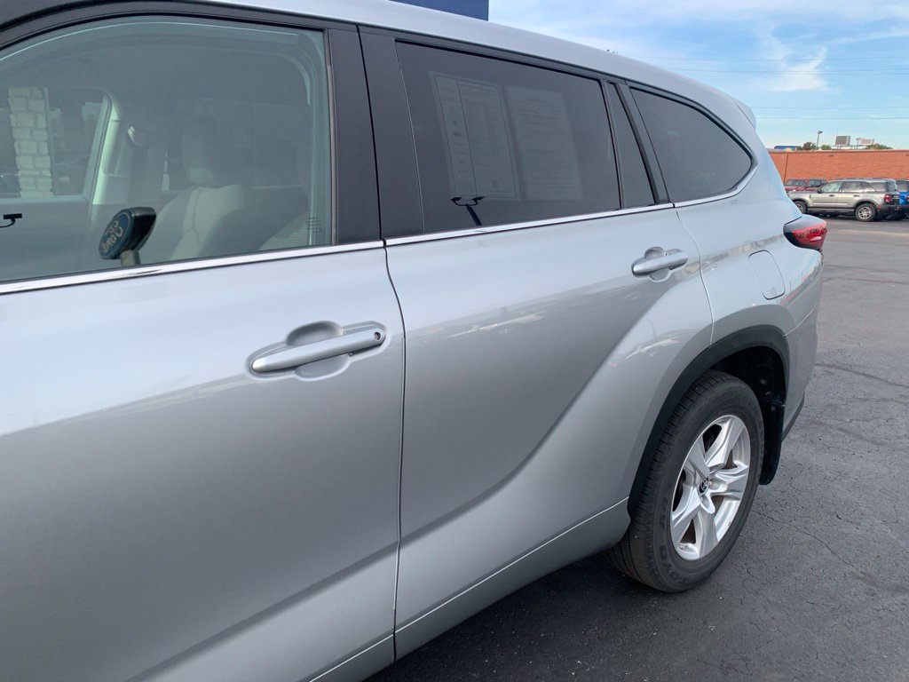 Used 2023 Toyota Highlander LE FWD image 12