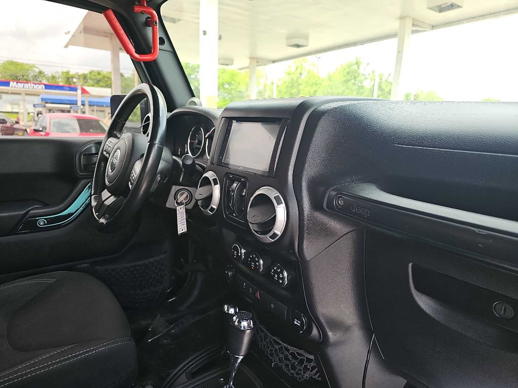 Used 2014 Jeep Wrangler Unlimited Rubicon w/ Connectivity Group image 51
