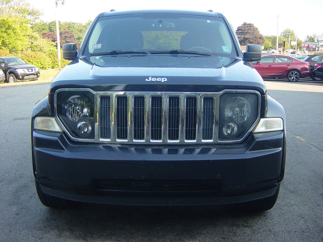 Used 2012 Jeep Liberty Limited Jet w/ Comfort/Convenience Group AWD/4WD image 2
