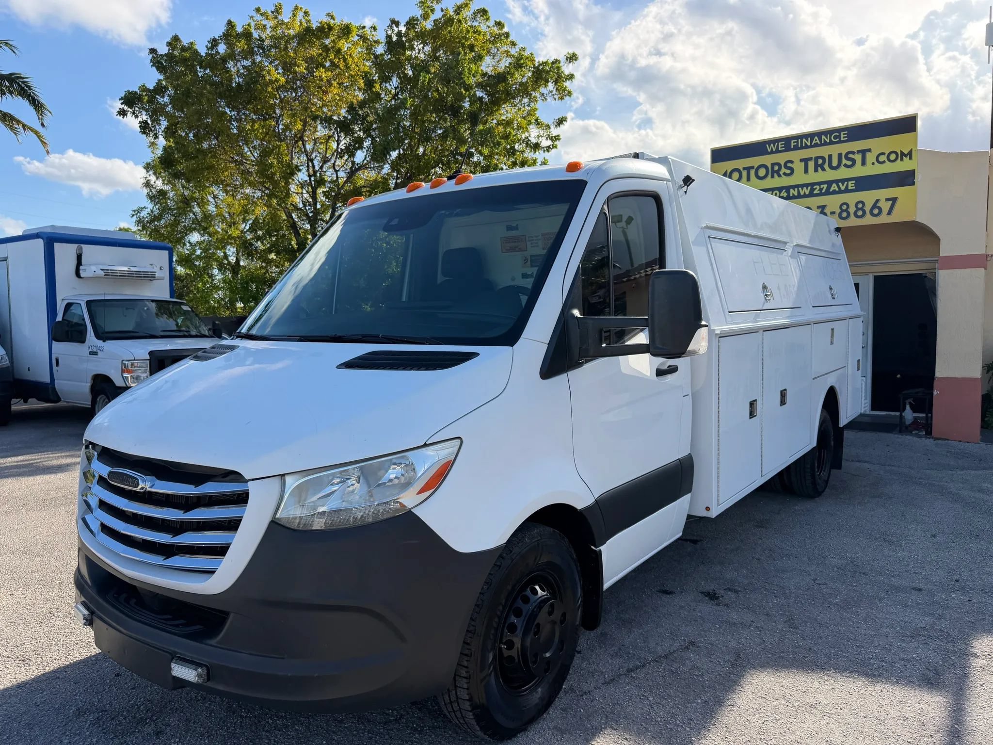 Used 2019 Freightliner Sprinter 3500 w/ Premium Package RWD image 2