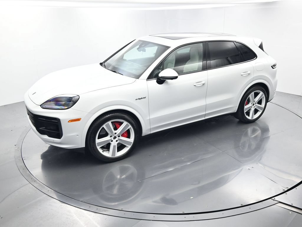 Certified 2025 Porsche Cayenne Turbo AWD/4WD image 36