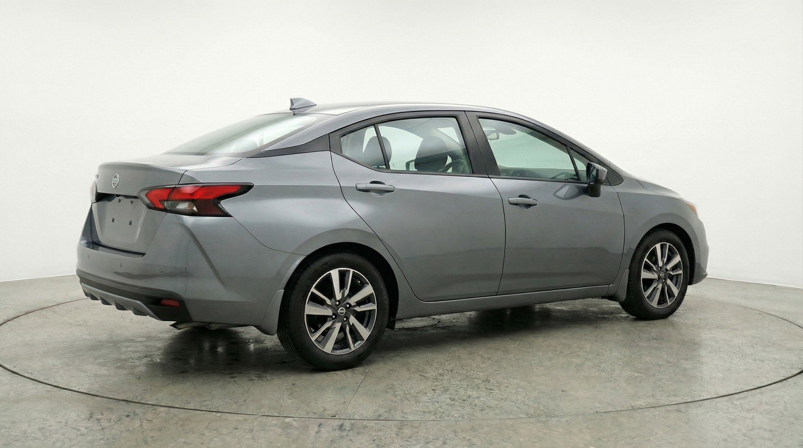 Used 2025 Nissan Versa SV image 9