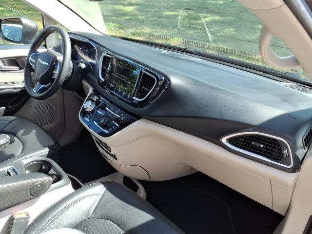 Used 2022 Chrysler Pacifica Touring-L FWD image 20