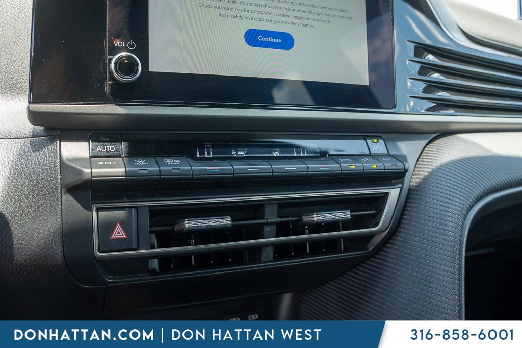 Used 2025 Toyota Camry SE FWD image 6