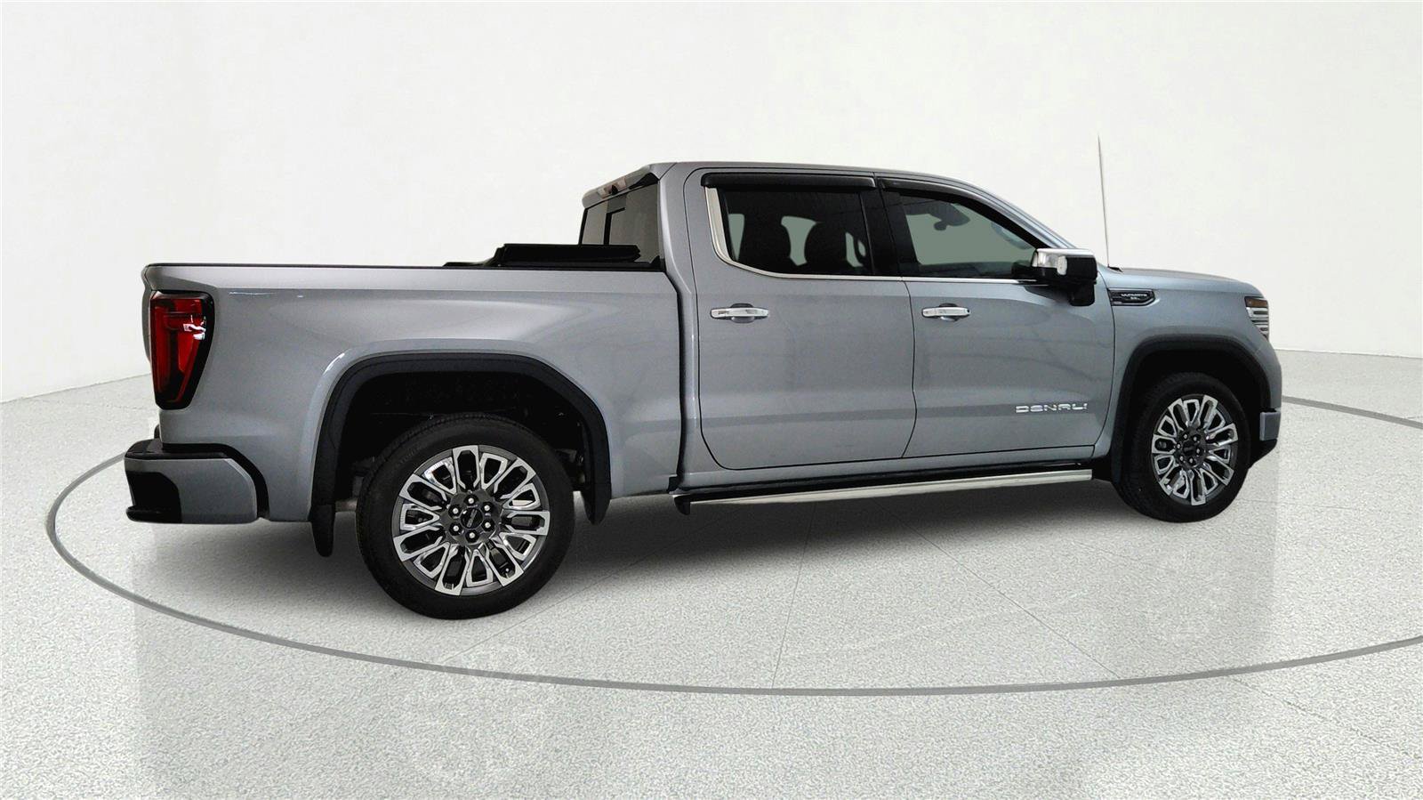 Used 2024 GMC Sierra 1500 Denali Ultimate AWD/4WD image 4