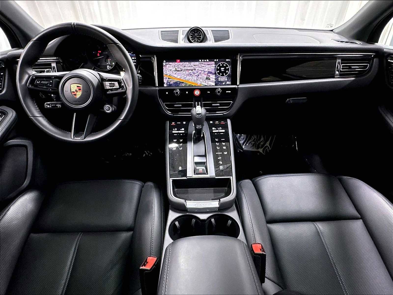 Used 2026 Porsche Macan AWD/4WD image 16