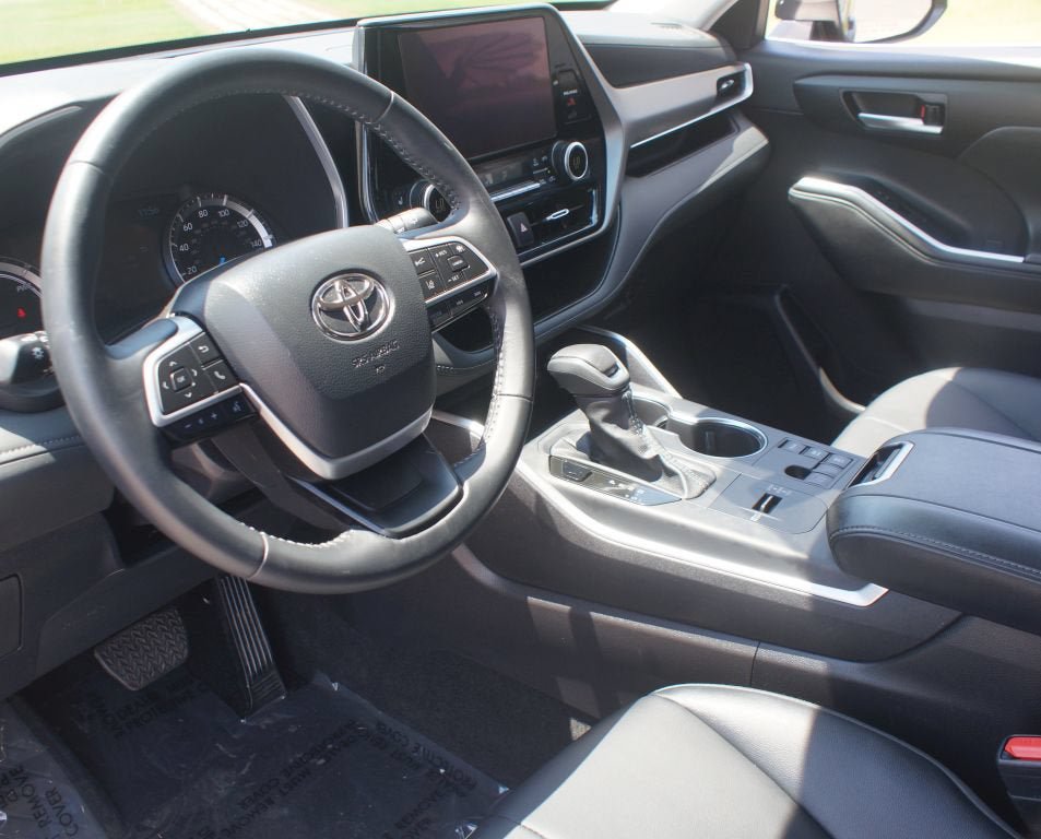 Certified 2026 Toyota Highlander XLE AWD/4WD image 14