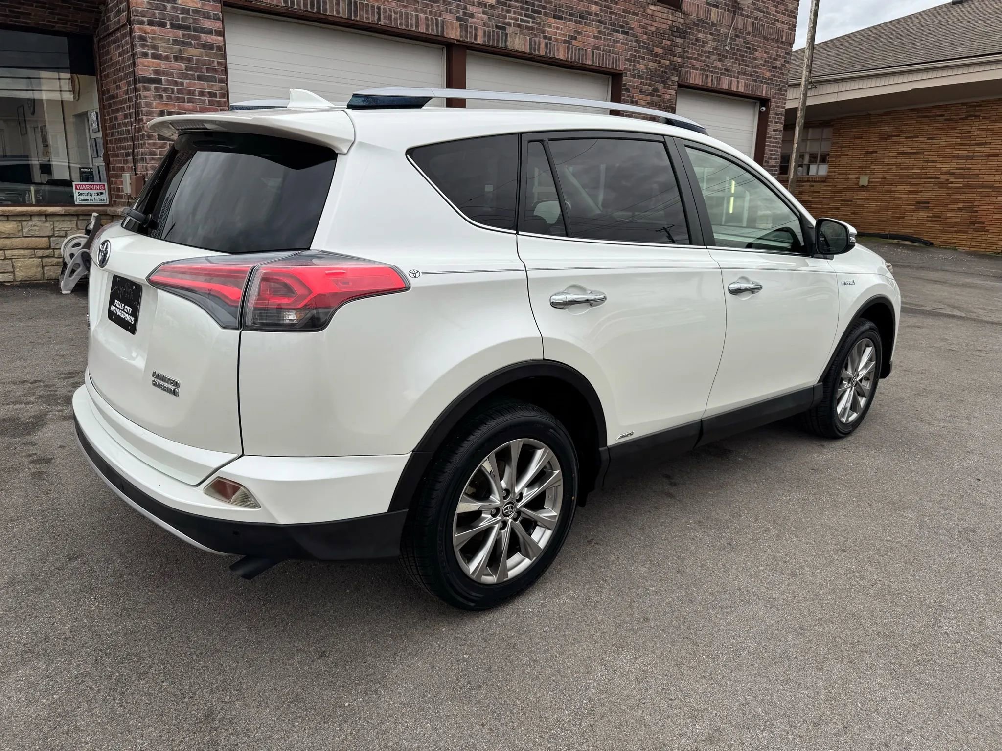 Used 2017 Toyota RAV4 Limited w/ Advanced Technology Package image 18
