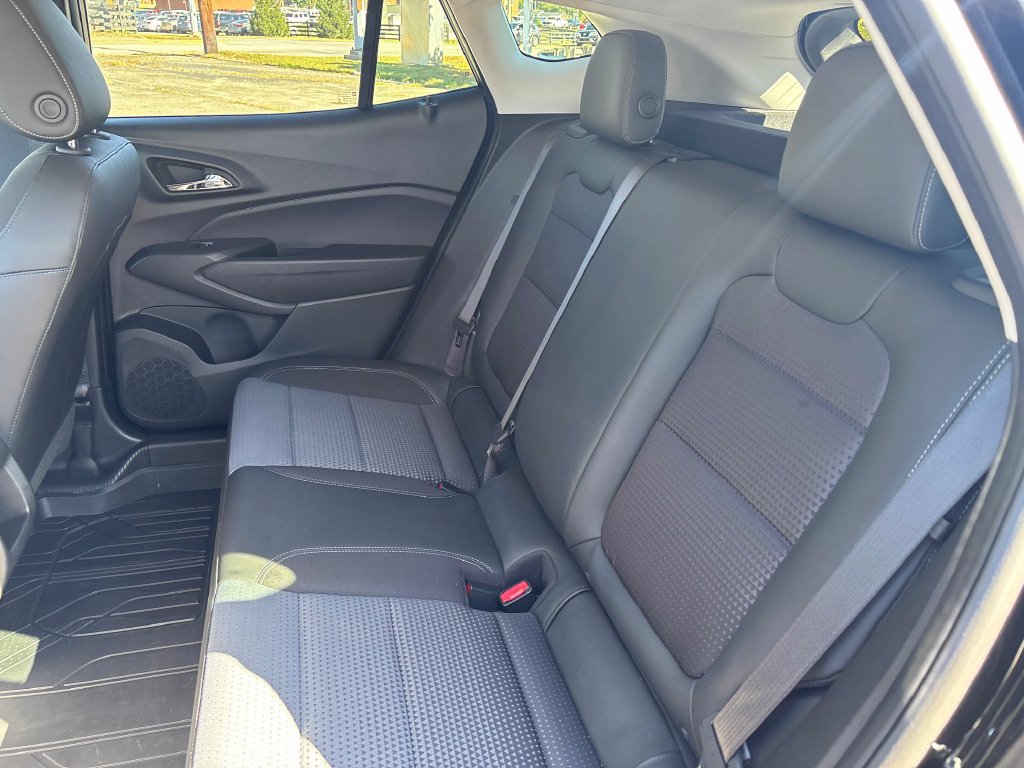 Used 2025 Chevrolet Trax LT w/ Driver Confidence Package FWD image 21