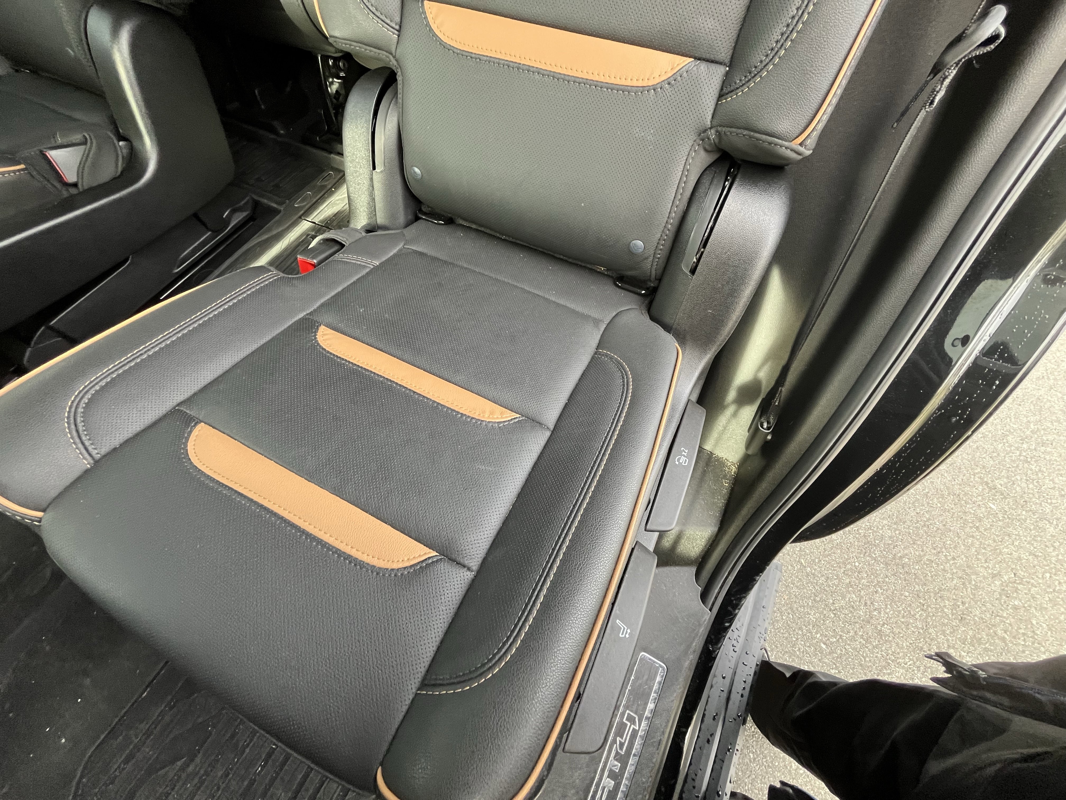 Used 2024 GMC Yukon AT4 w/ AT4 Premium Plus Package image 27