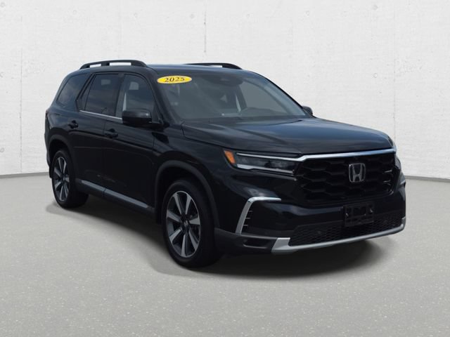 Used 2025 Honda Pilot Elite image 3