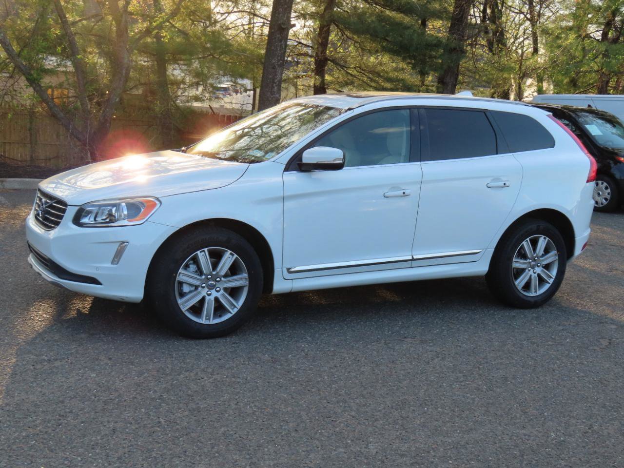 Used 2016 Volvo XC60 T6 w/ Protection Package AWD/4WD image 8