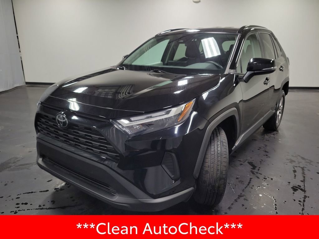 Used 2022 Toyota RAV4 XLE image 4