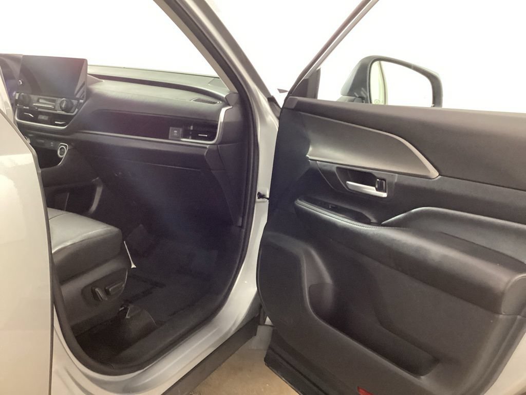 Used 2024 Toyota Grand Highlander AWD image 23