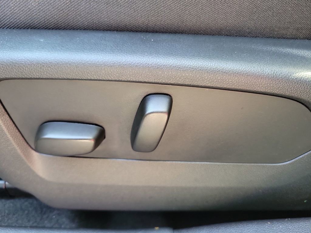 Used 2023 Buick Envision Essence w/ Sport Touring Package image 20