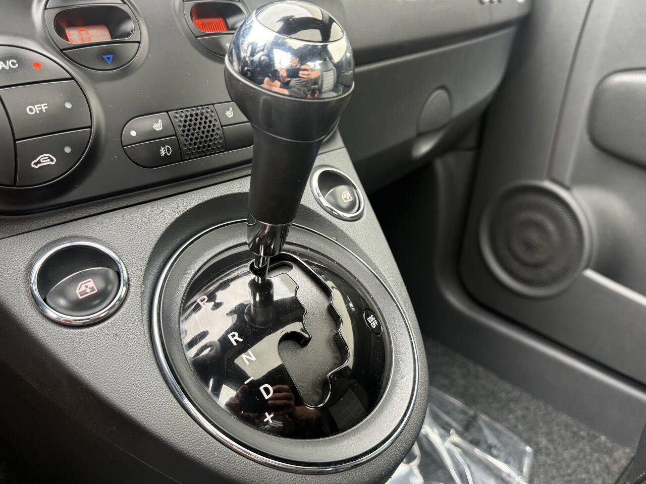 Used 2012 FIAT 500 Sport w/ Safety & Convenience Pkg FWD image 3