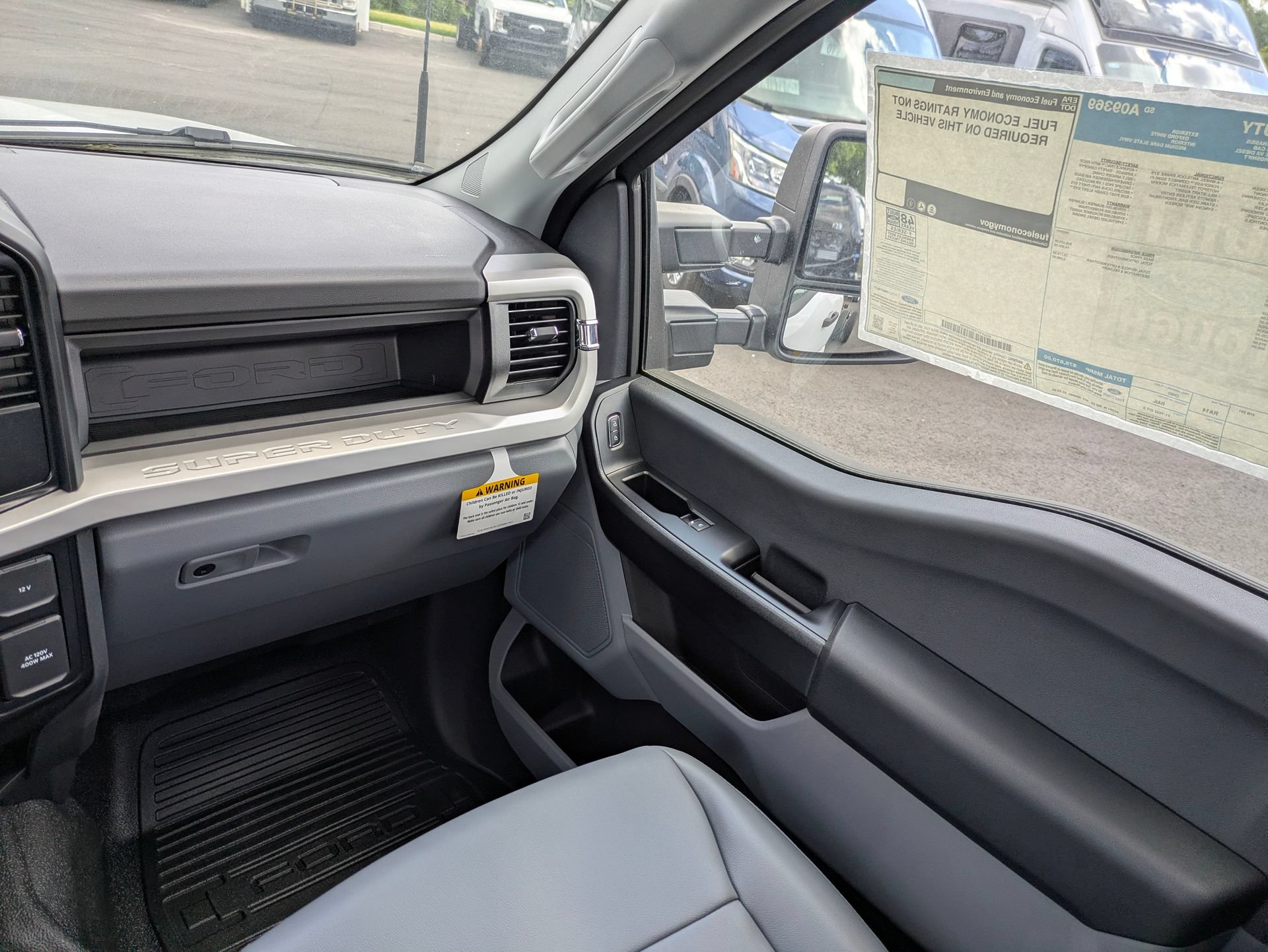 New 2025 Ford F550 4x4 Regular Cab Super Duty image 14