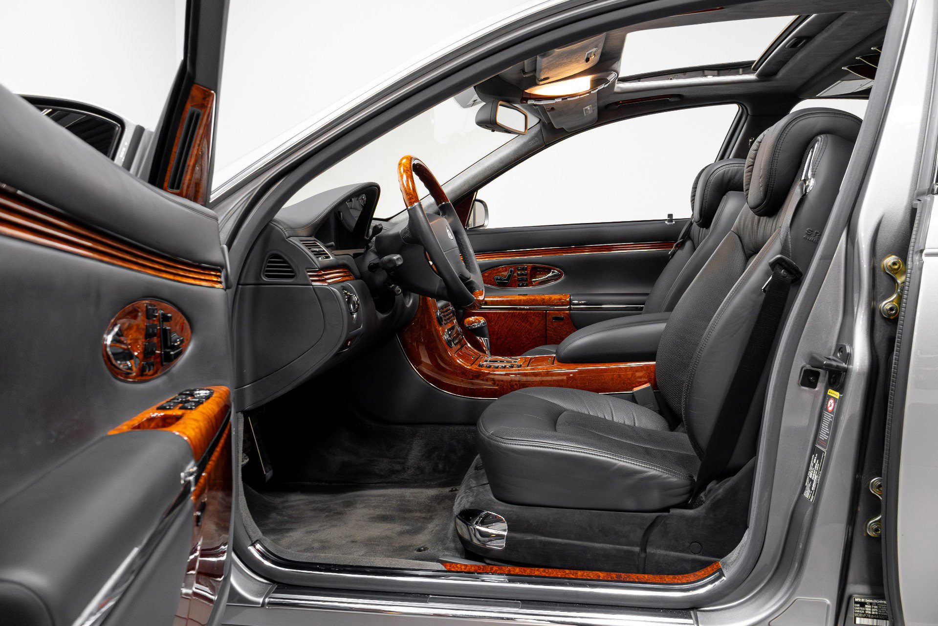 Used 2004 Maybach 57 image 5