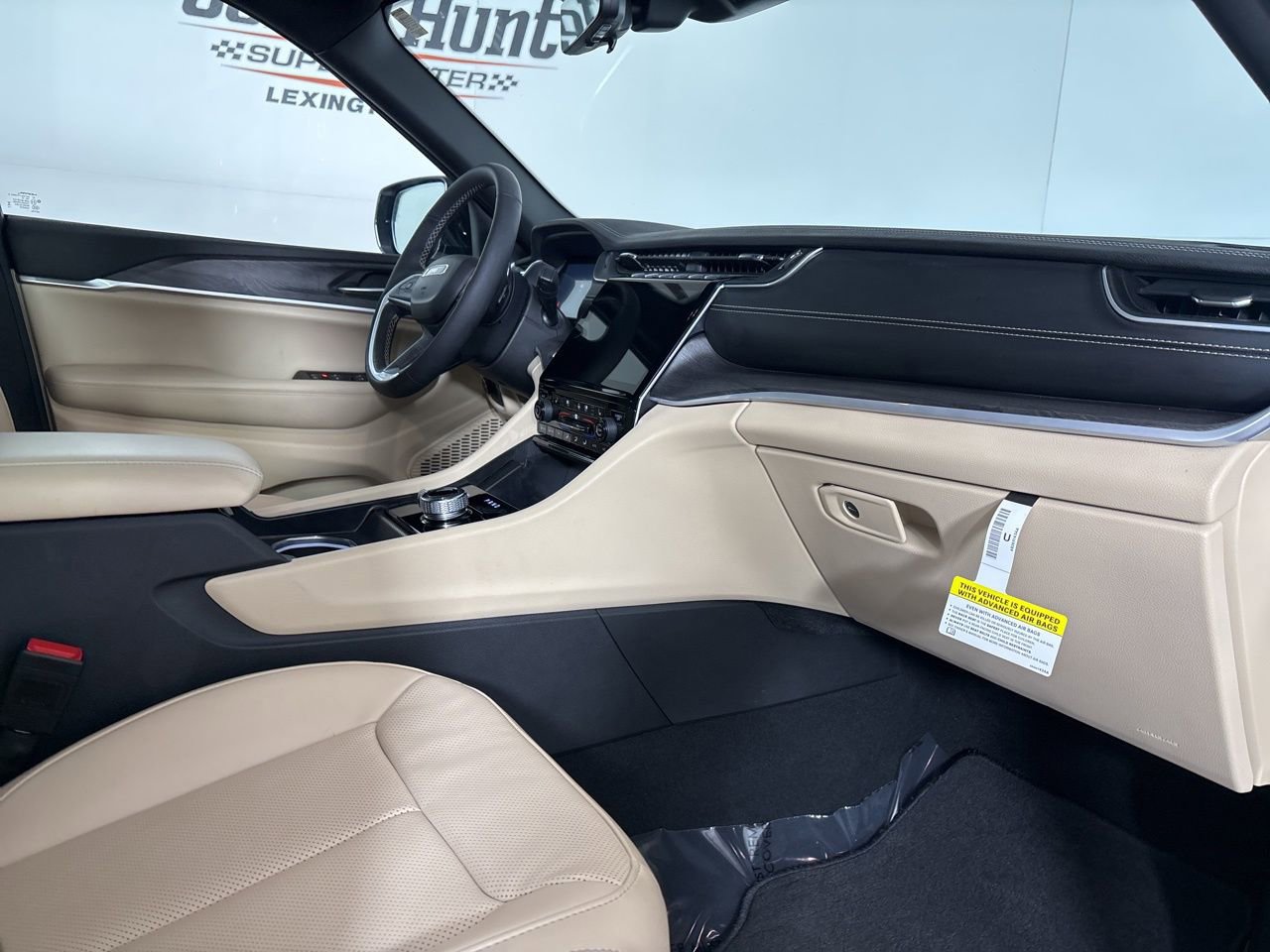 Used 2024 Jeep Grand Cherokee L Limited w/ Luxury Tech Group II image 32