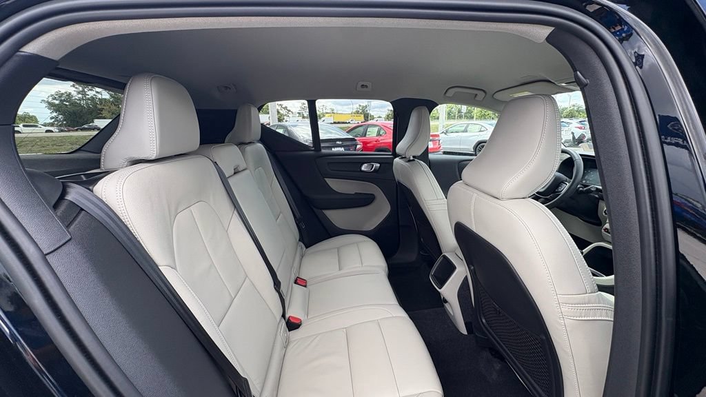 Used 2022 Volvo XC40 T4 Momentum FWD image 20