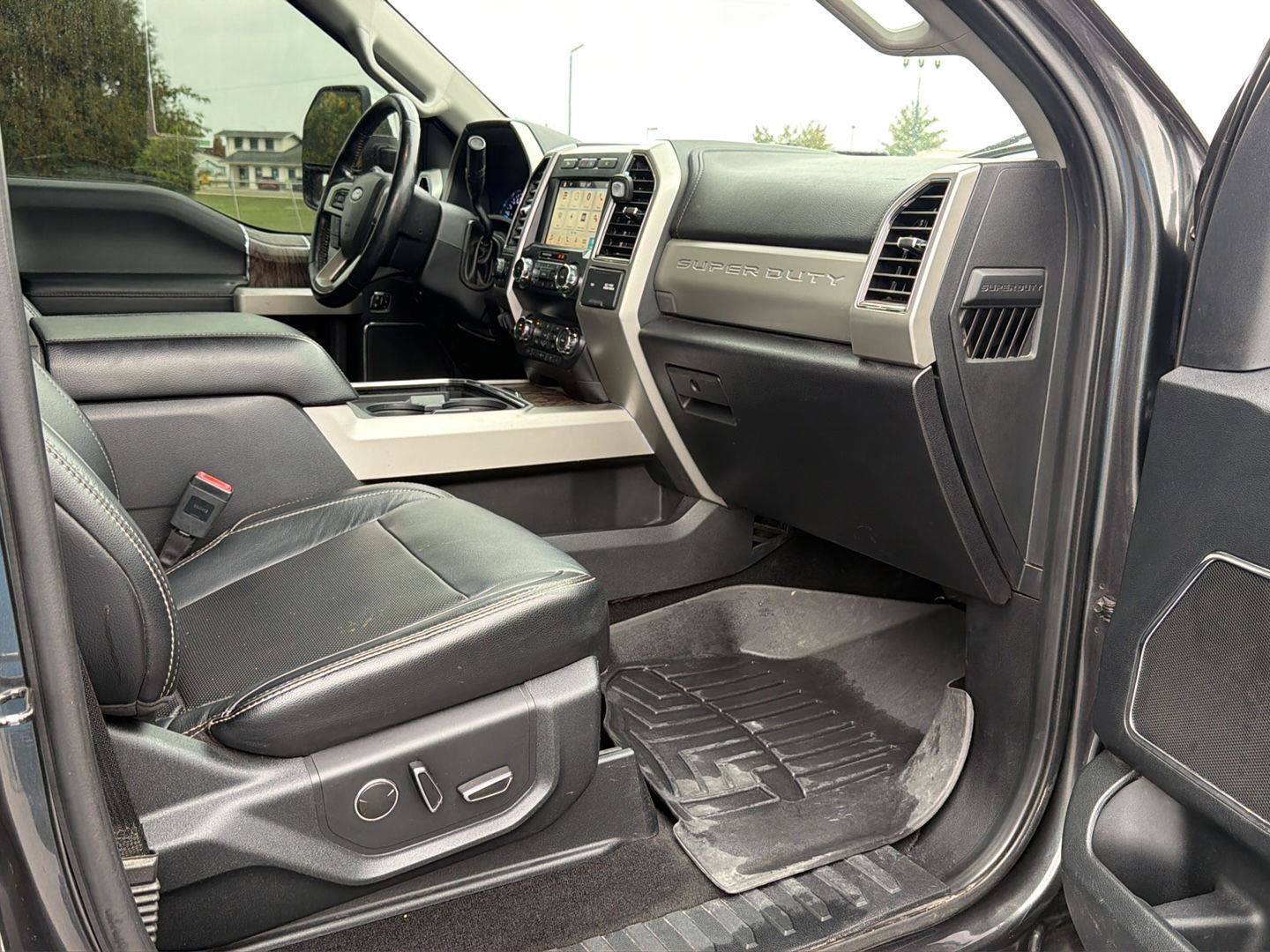 Used 2019 Ford F250 Lariat w/ Lariat Ultimate Package AWD/4WD image 12