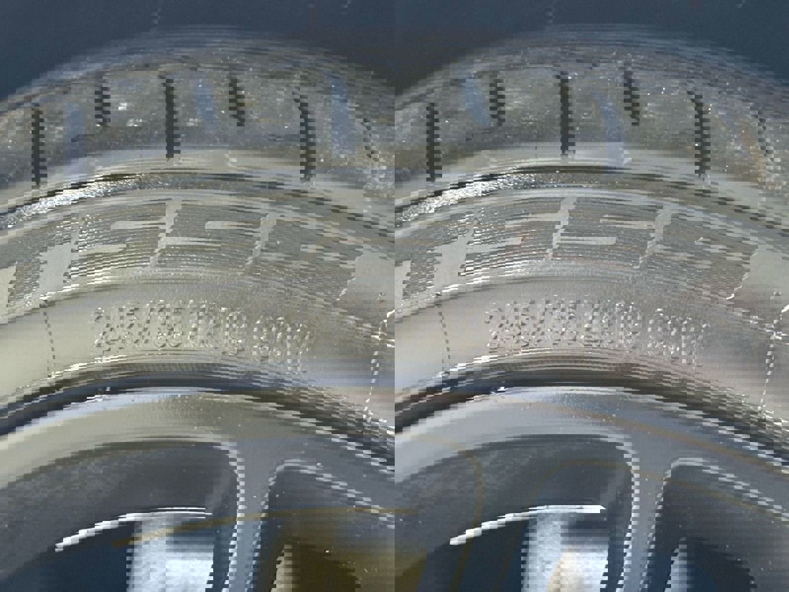 Used 2016 Chevrolet Corvette Stingray Coupe w/ Carbon Flash Badge Package RWD image 32