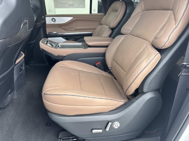 New 2027 Lincoln Navigator L Black Label AWD/4WD image 17