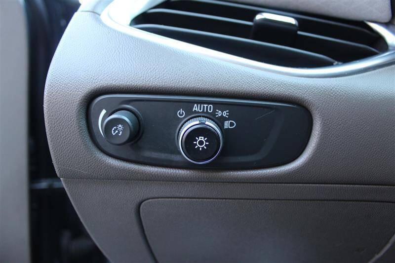 Used 2020 Chevrolet Malibu LT FWD image 17