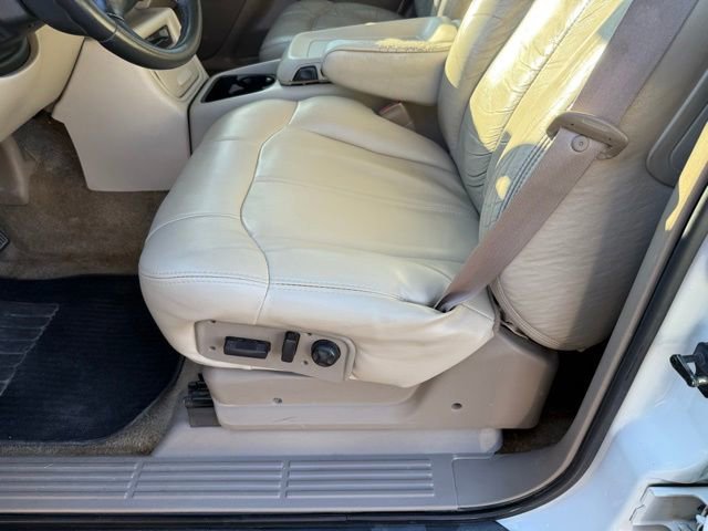 Used 2001 Chevrolet Tahoe LT w/ LT Preferred Equipment Group AWD/4WD image 11