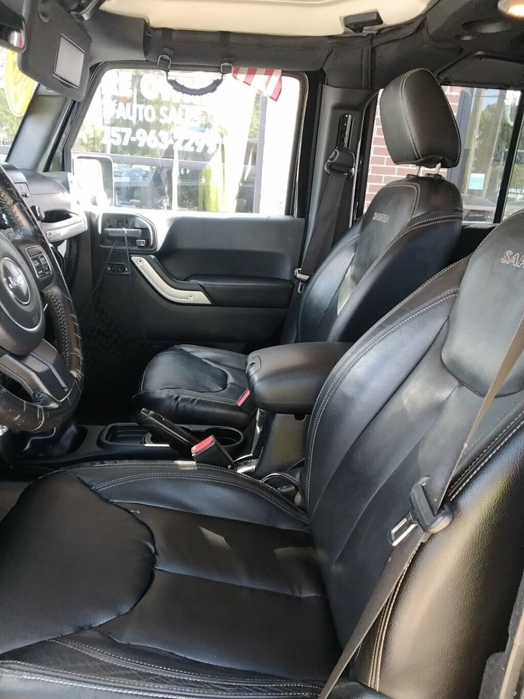 Used 2016 Jeep Wrangler Unlimited Sahara w/ Connectivity Group AWD/4WD image 7