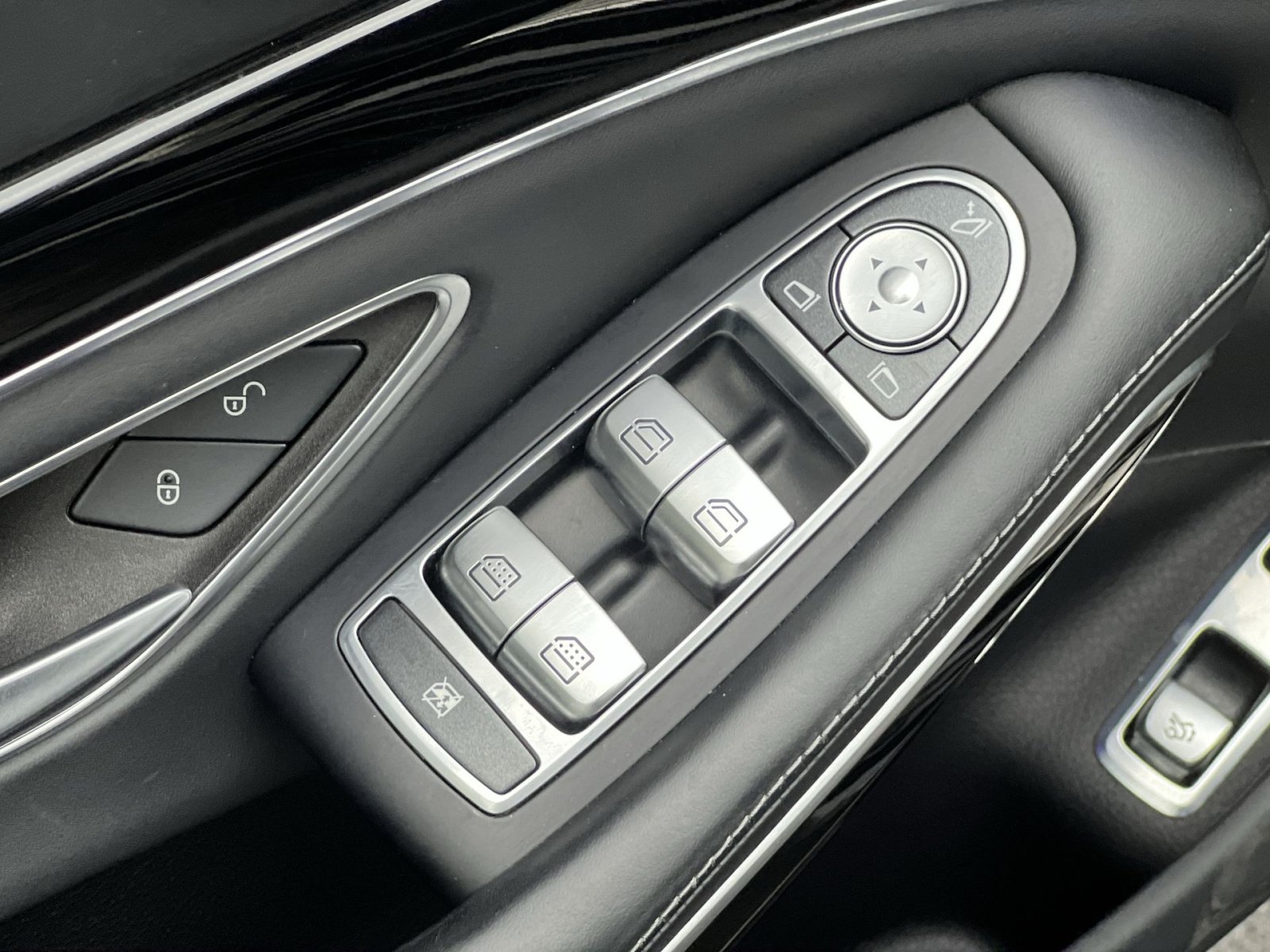 Used 2019 Mercedes-Benz S 560e image 20