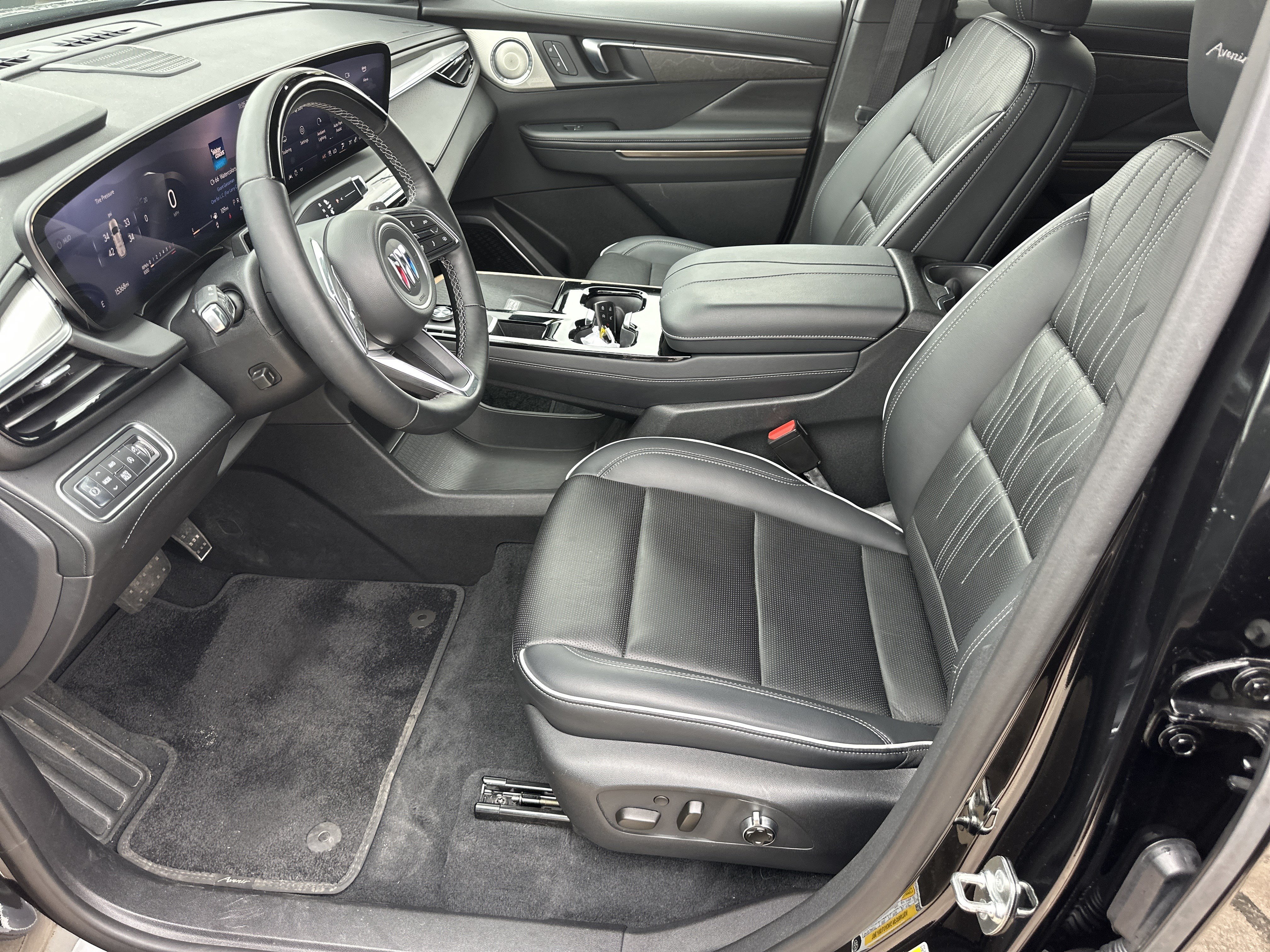 Certified 2025 Buick Enclave Avenir w/ Super Cruise Package AWD/4WD image 10