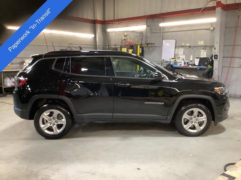Used 2023 Jeep Compass Latitude w/ Convenience Group AWD/4WD image 6