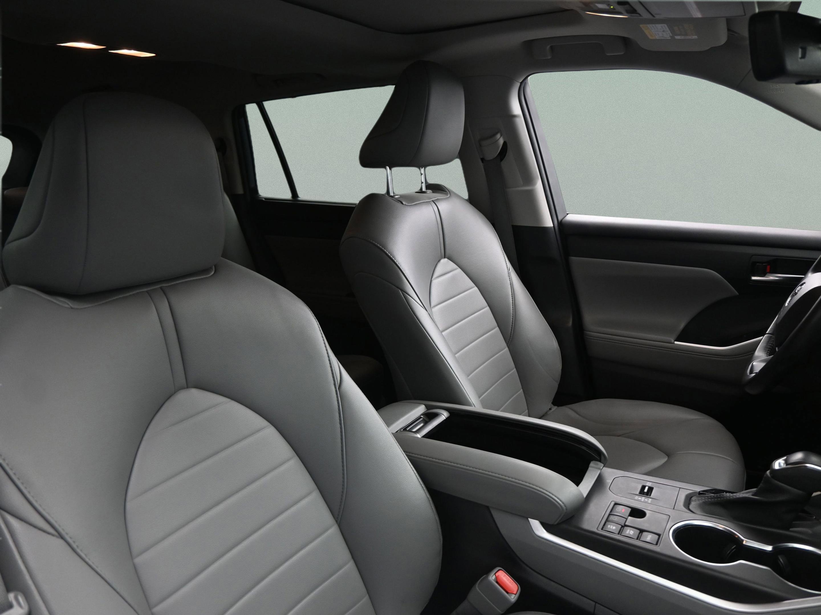 Used 2023 Toyota Highlander XLE image 37