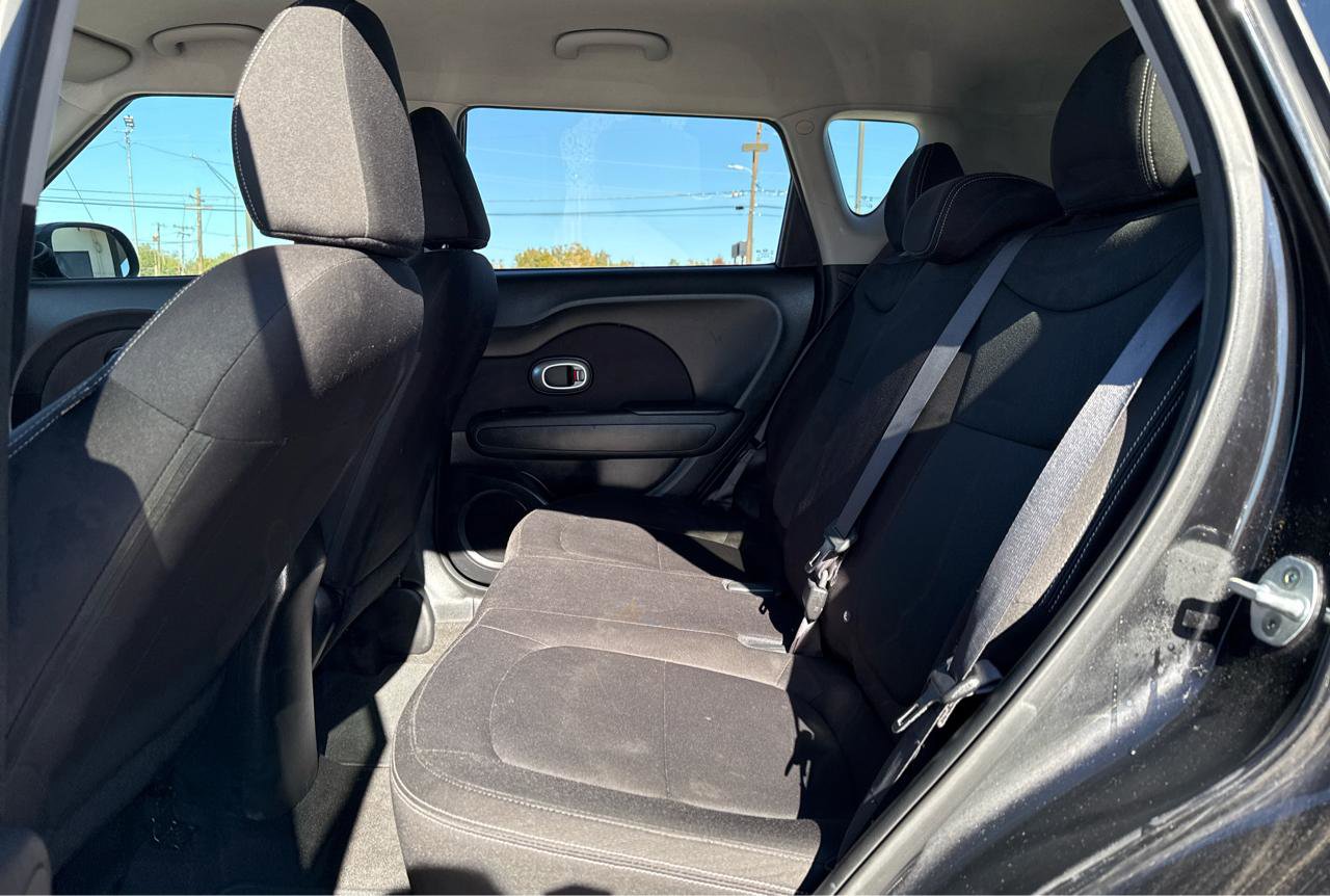 Used 2016 Kia Soul Base 6A image 12