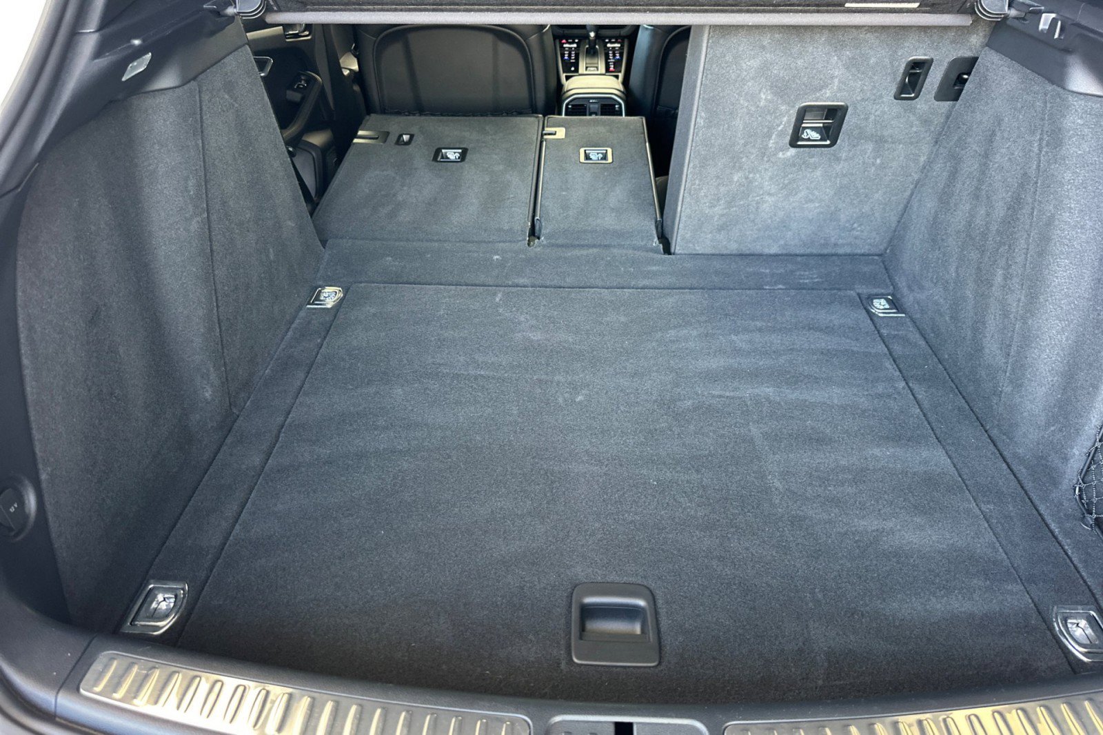 Certified 2024 Porsche Macan image 15