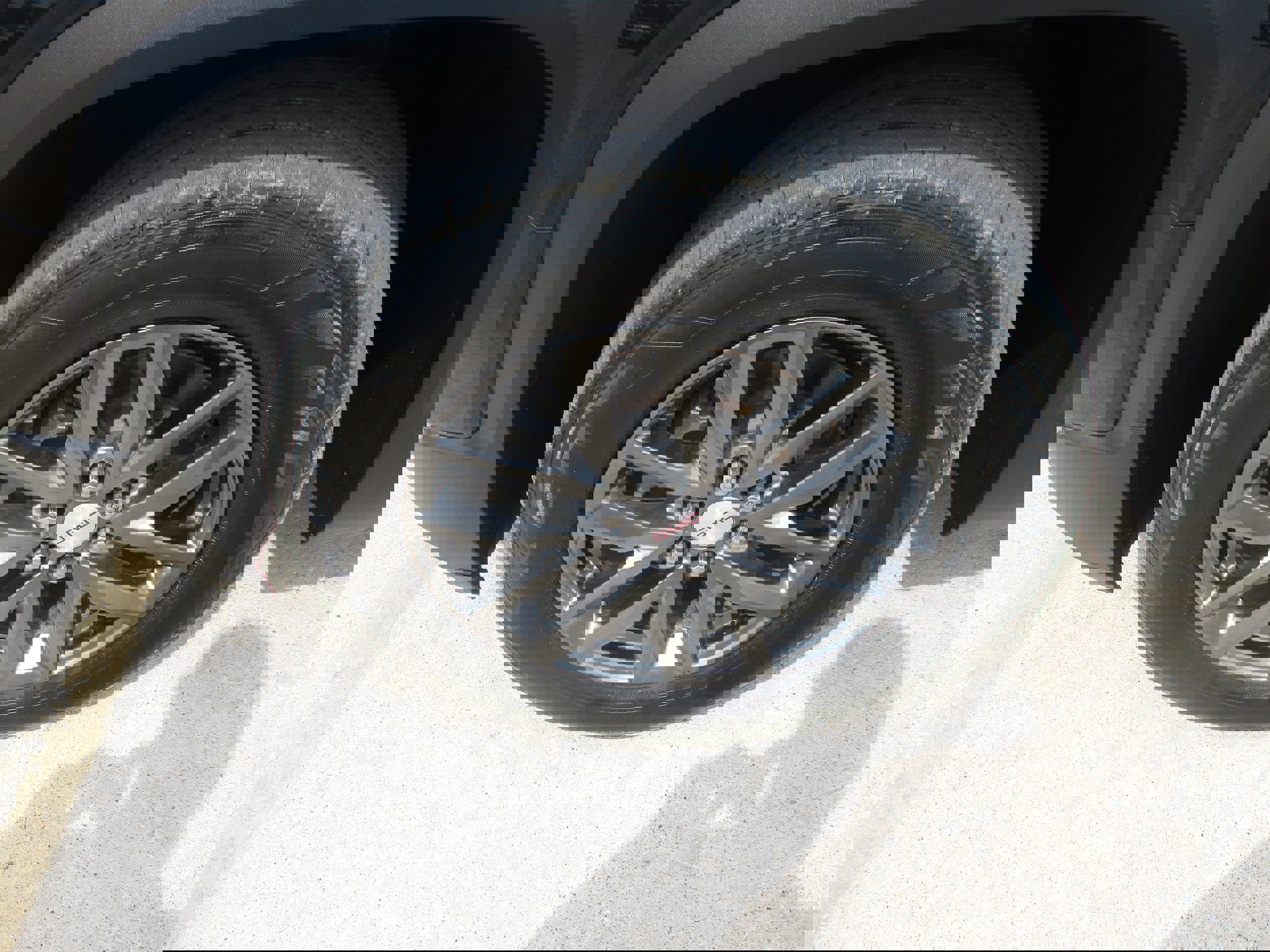 Used 2017 GMC Acadia SLT image 3