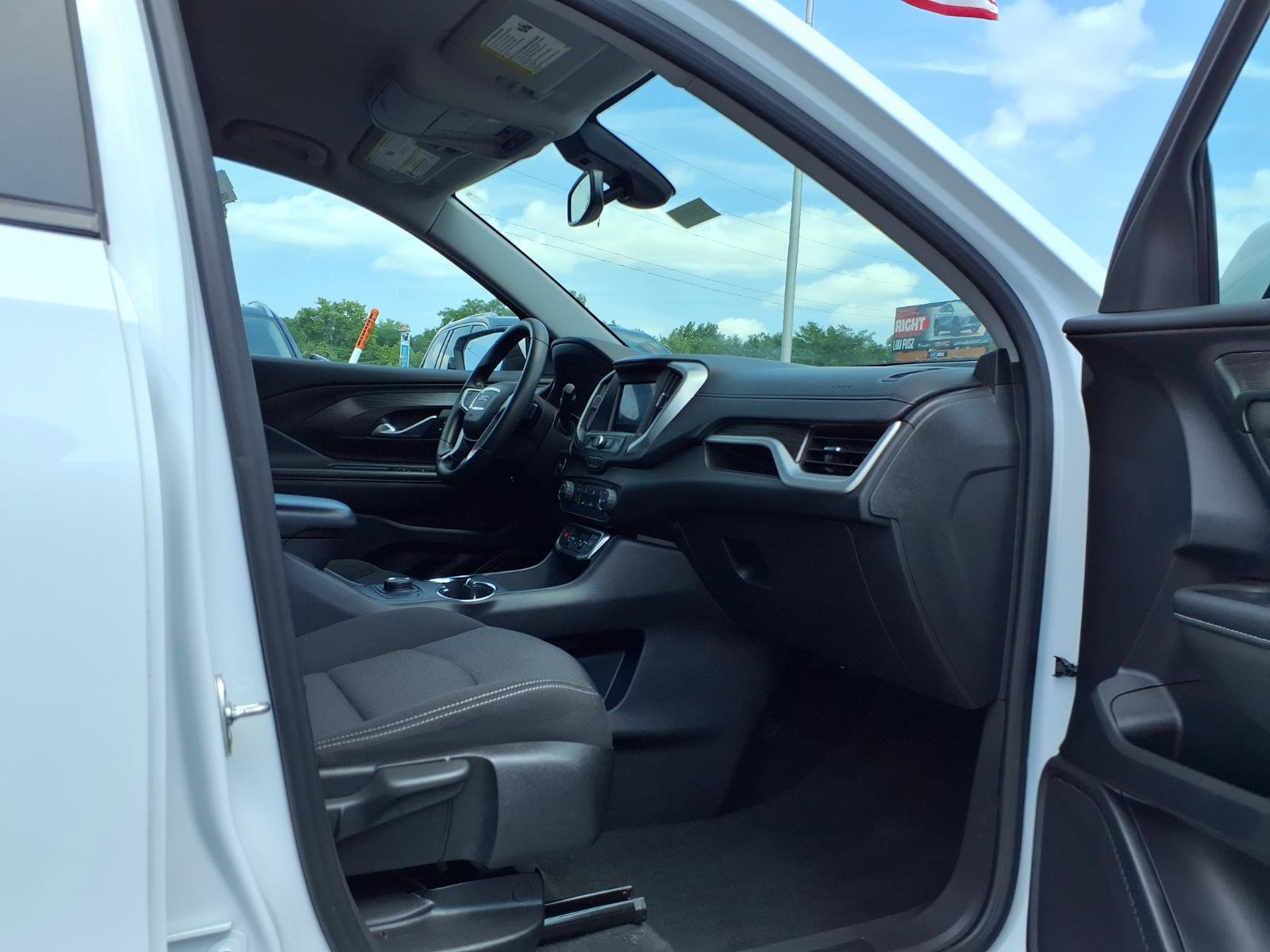 Used 2024 GMC Terrain SLE FWD image 25