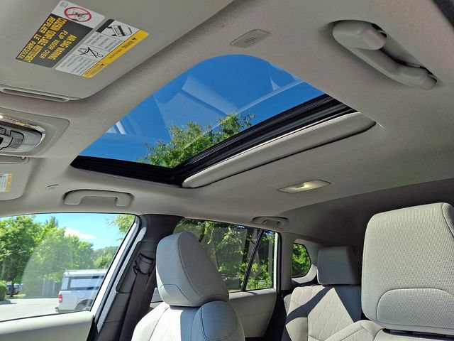 Certified 2025 Toyota Corolla Cross LE w/ Moonroof Package AWD/4WD image 14