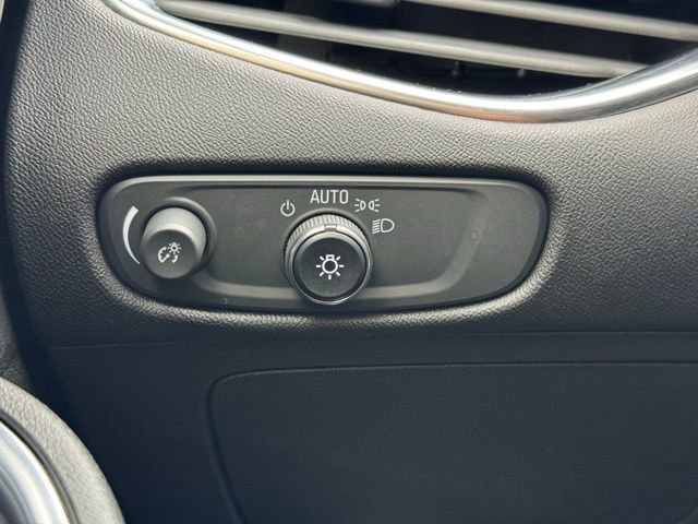 Used 2019 Chevrolet Malibu Hybrid image 29