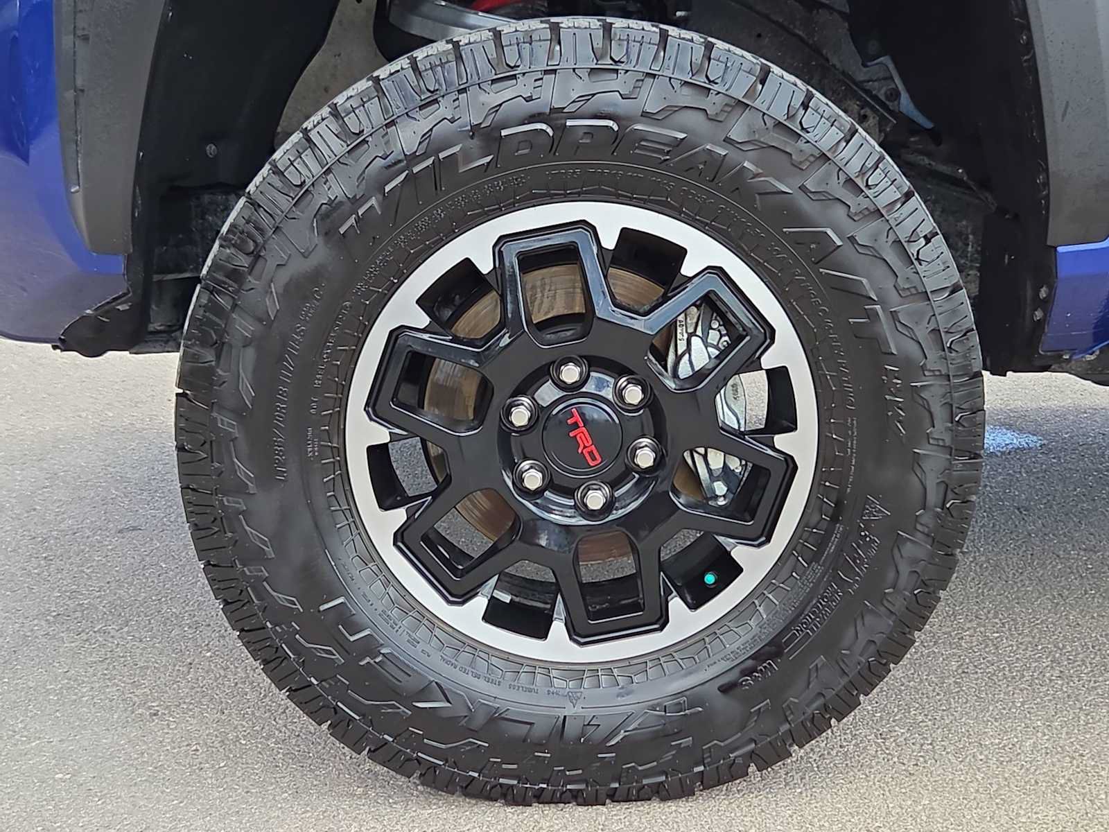 Used 2025 Toyota Tacoma TRD Off-Road w/ TRD Off Road Upgrade Package AWD/4WD image 12
