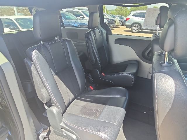 Used 2018 Dodge Grand Caravan SXT FWD image 14