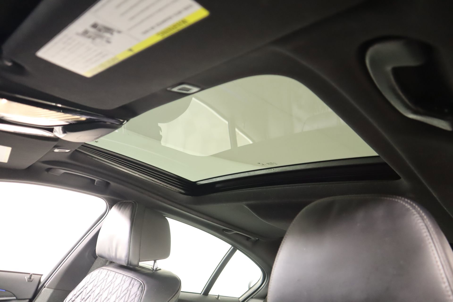 Used 2022 BMW 530i xDrive w/ Premium Package image 16