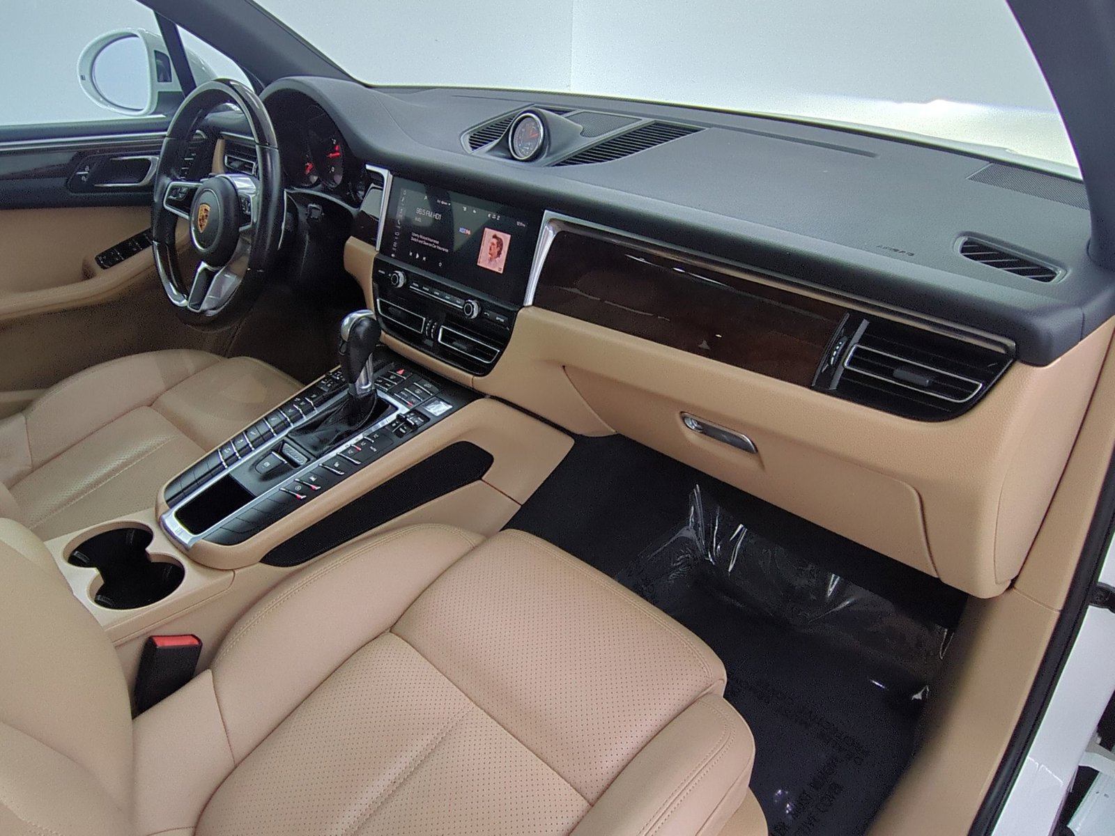 Certified 2020 Porsche Macan AWD/4WD image 26