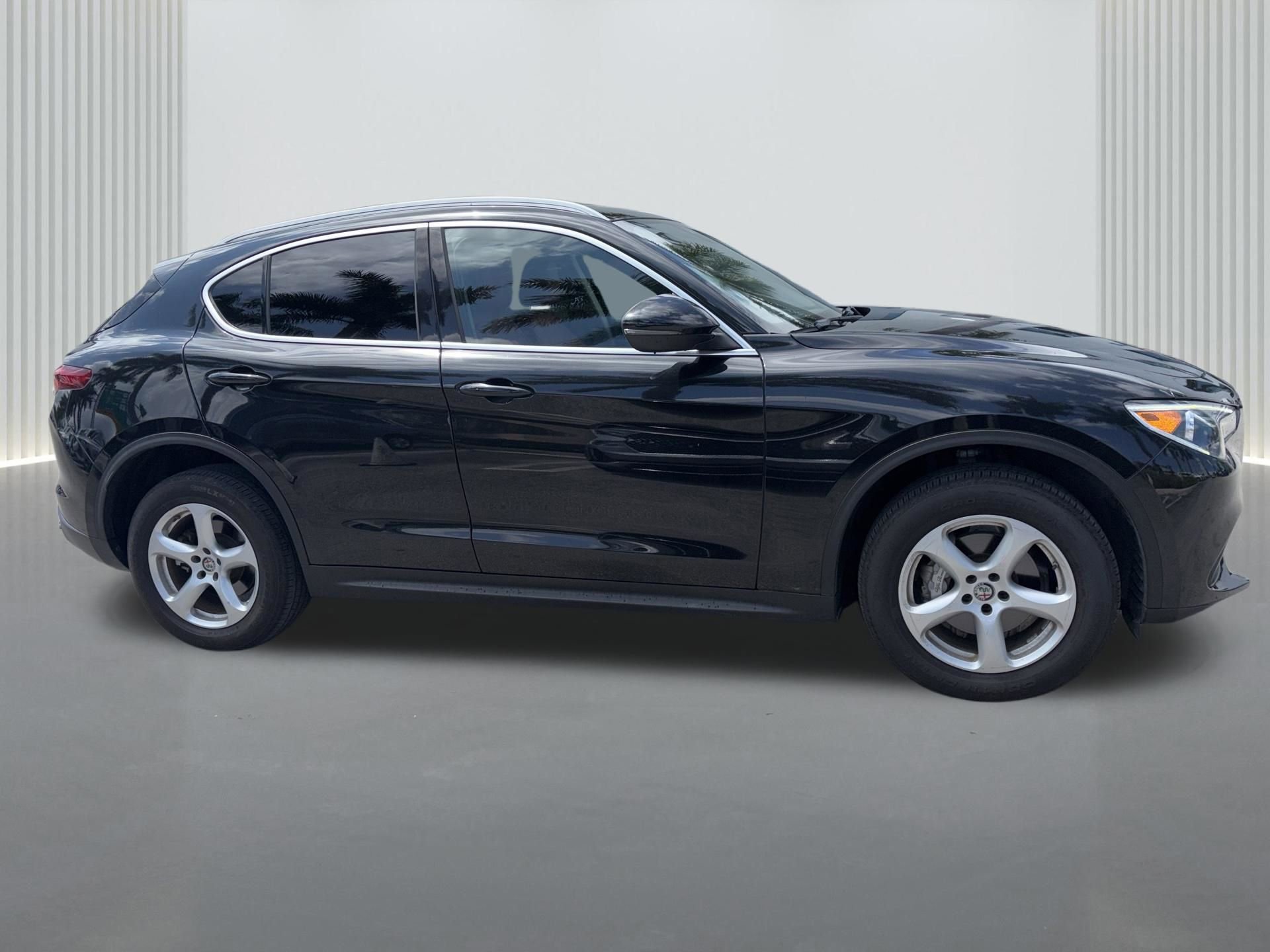 Used 2020 Alfa Romeo Stelvio RWD image 3
