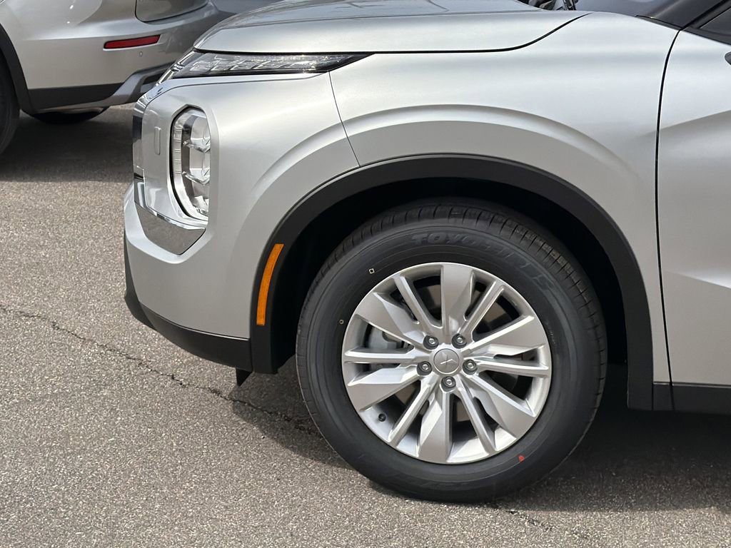 New 2026 Mitsubishi Outlander ES image 9